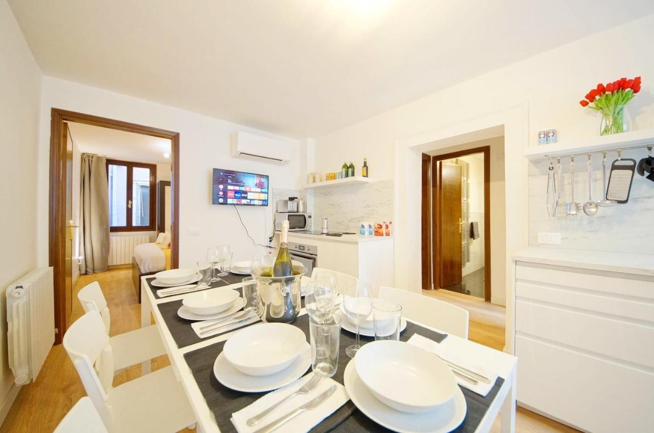 Calle Dei Fabbri Marble Apartament